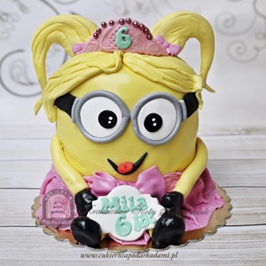 Tort Minionka dla dziewczynki