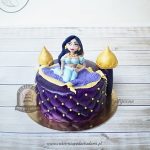 Tort w kształcie pałacu z figurką Dżasminy na latającym dywanie