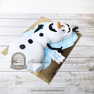 Tort w kształcie bałwana Olafa z bajki Frozen Kraina Lodu