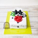Tort męska elegancka koszula z muchą i kwiatem z masy cukrowej