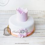 Tort z różową koroną_