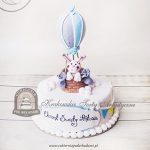 Tort z króliczkiem w balonie