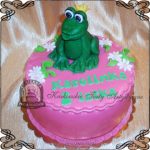 Tort dla dziewczynki z zielona zabka z korona Cukiernia Pod Arkadami Krakow