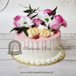 329BA Drip-cake-z żywymi-kwiatami-cukiernia-pod-arkadami