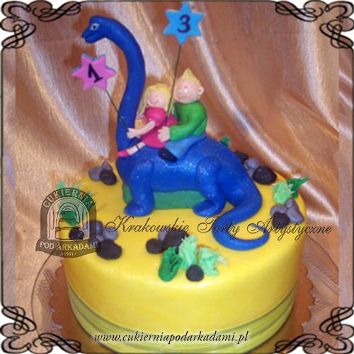134ADU.Tort-z-dinozaurem-i-dziecmi-Diplodocus-cukiernia-pod-arkadami-krakow