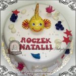37ADU.Tort-na-roczek-z-rybka-muszelki-ryba-cukiernia-pod-arkadami-krakow