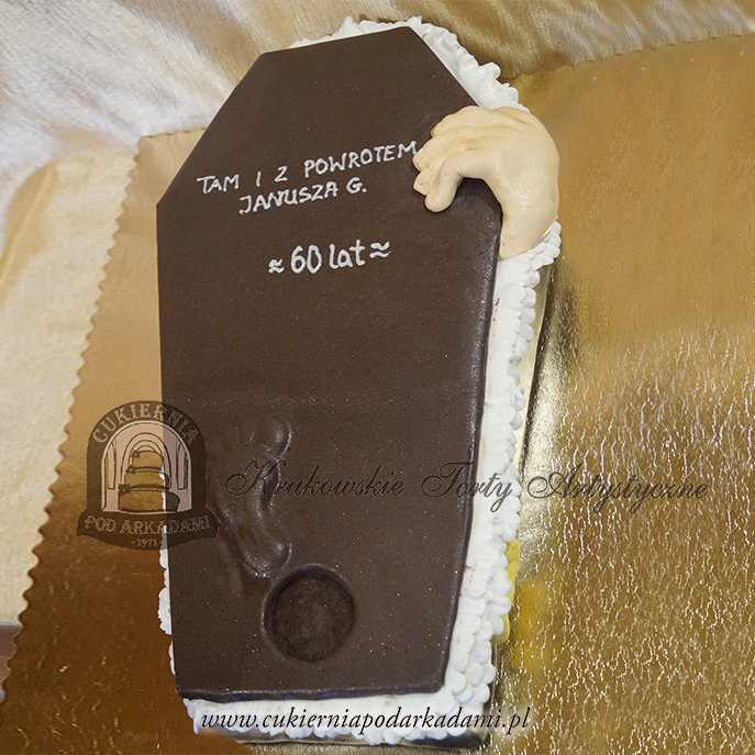 142-AOA-Tort-trumna-na-60-urodziny-reka-noga-halloween-cukiernia-pod-arkadami-krakow