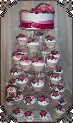 22AWK.tort-weselny-z-mufinkami-cupcakes-slubny-rozowy-cukiernia-pod-arkadami-krakow