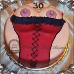 56AP.Tort-na-30-urodziny-czerwony-gorset-cyce-cukiernia+pod-arkadami-krakow