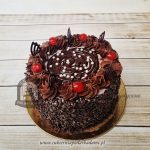 429BA Klasyczny tort czekoladowy z wiórkami czekoladowymi i wiśniami cpa