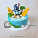 477BD Wakacyjny tort STICH na plaży z deskami surfingowymi cpa